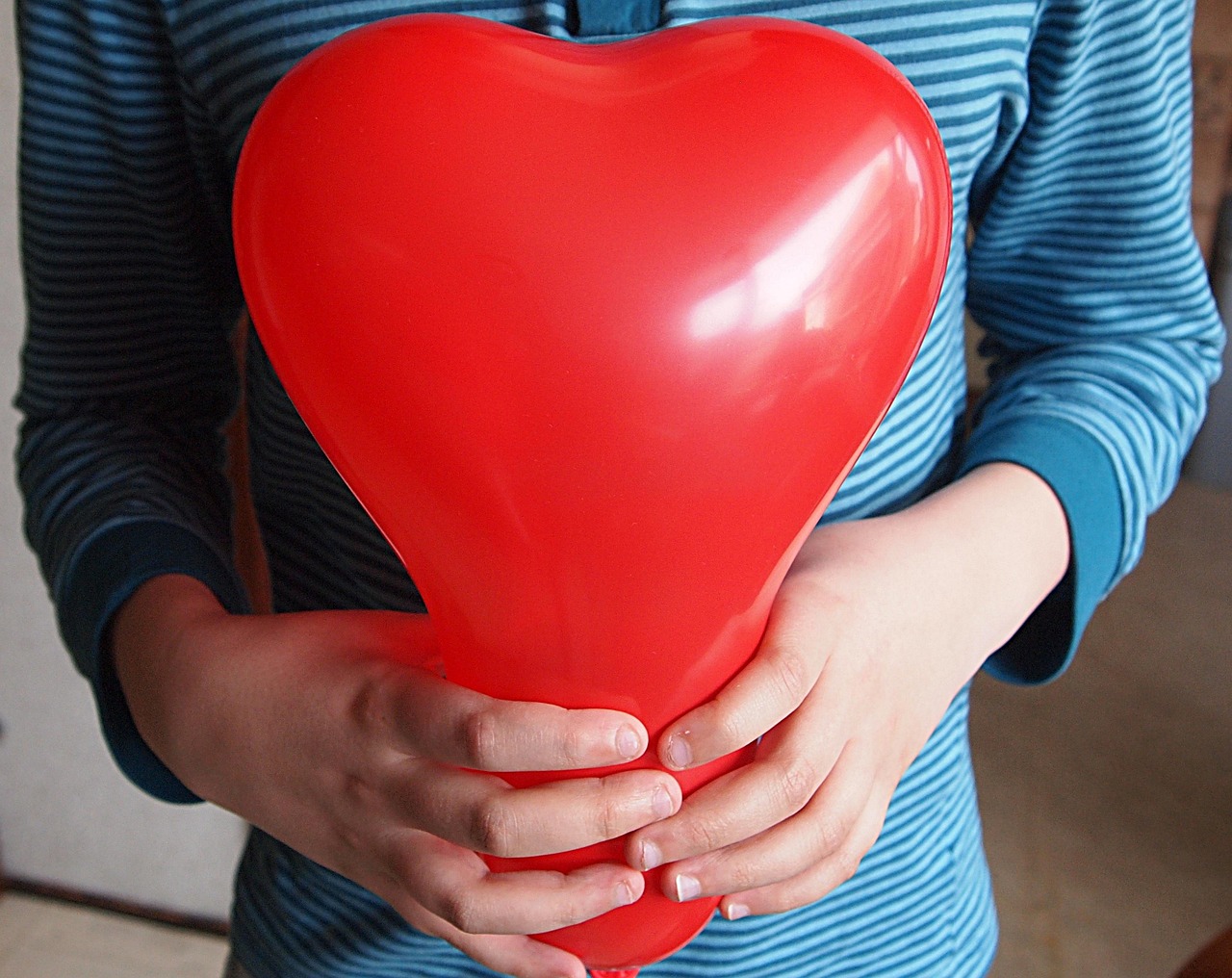 boy, person, the heart of, red, balloon, for you, young, love, beautiful specimen, joy, happiness, to give
